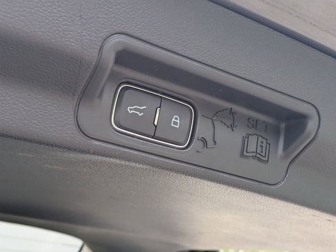 Used 2025 Ford Explorer Active RWD image 12