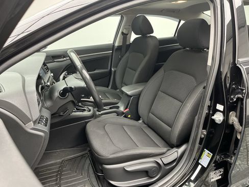 Used 2019 Hyundai Elantra Value Edition w/ Cargo Package FWD image 9