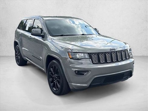 Used 2020 Jeep Grand Cherokee Altitude RWD image 3