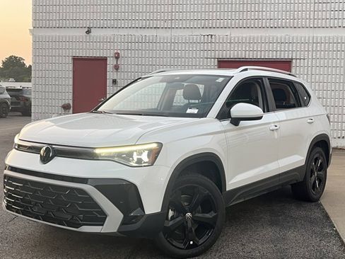 New 2025 Volkswagen Taos SEL image 34