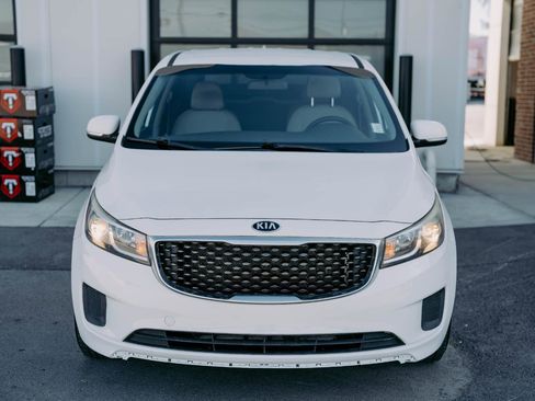 Used 2017 Kia Sedona LX image 2