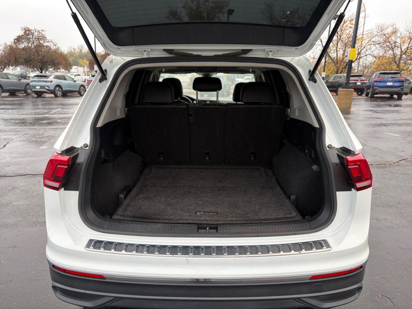 Used 2022 Volkswagen Tiguan SE AWD/4WD image 34
