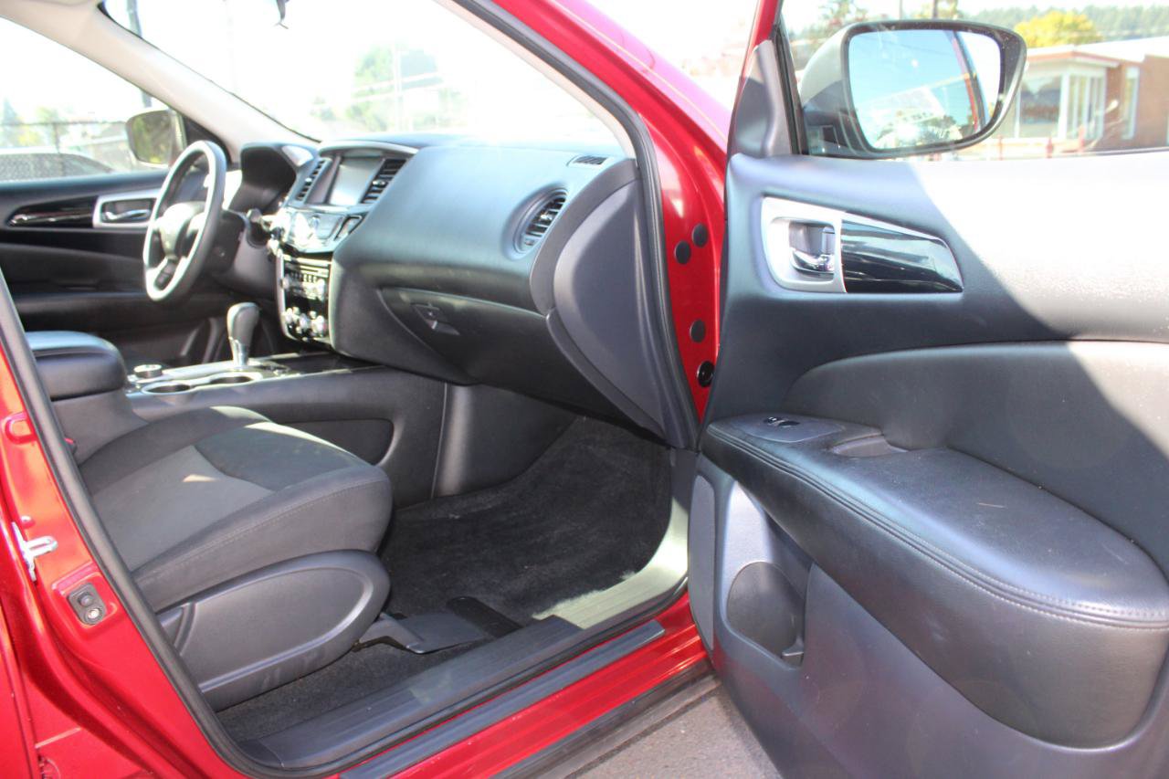 Used 2018 Nissan Pathfinder S AWD/4WD image 16