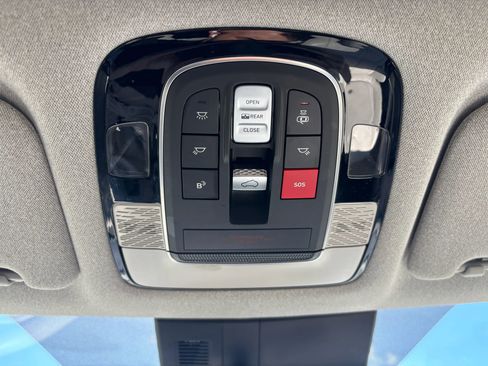 Used 2023 Hyundai Palisade Limited w/ Cargo Package image 23