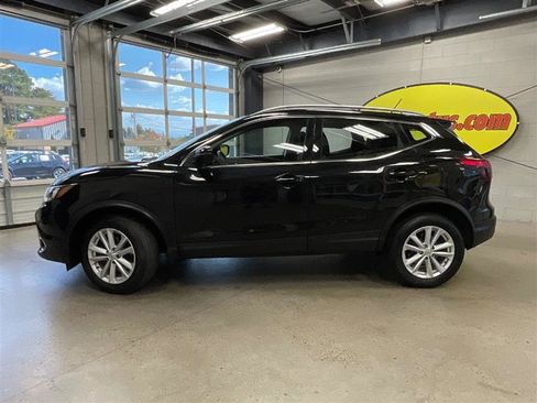 Used 2018 Nissan Rogue Sport SV w/ SV Technology Package image 2