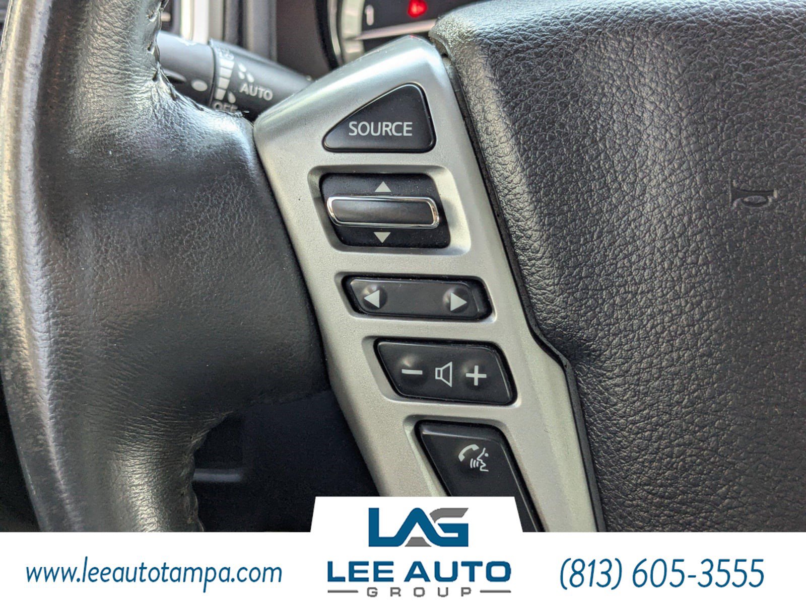 Used 2017 Nissan Titan SV AWD/4WD image 23