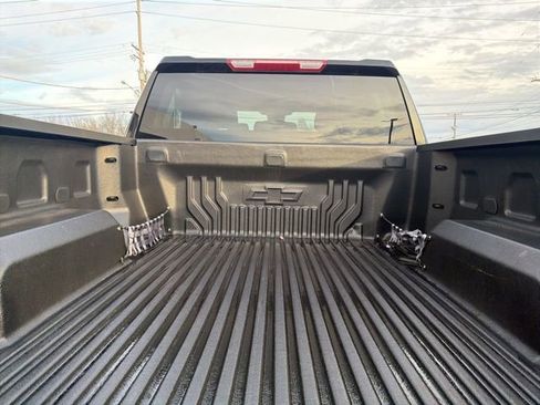 Used 2025 Chevrolet Silverado 1500 LT AWD/4WD image 20