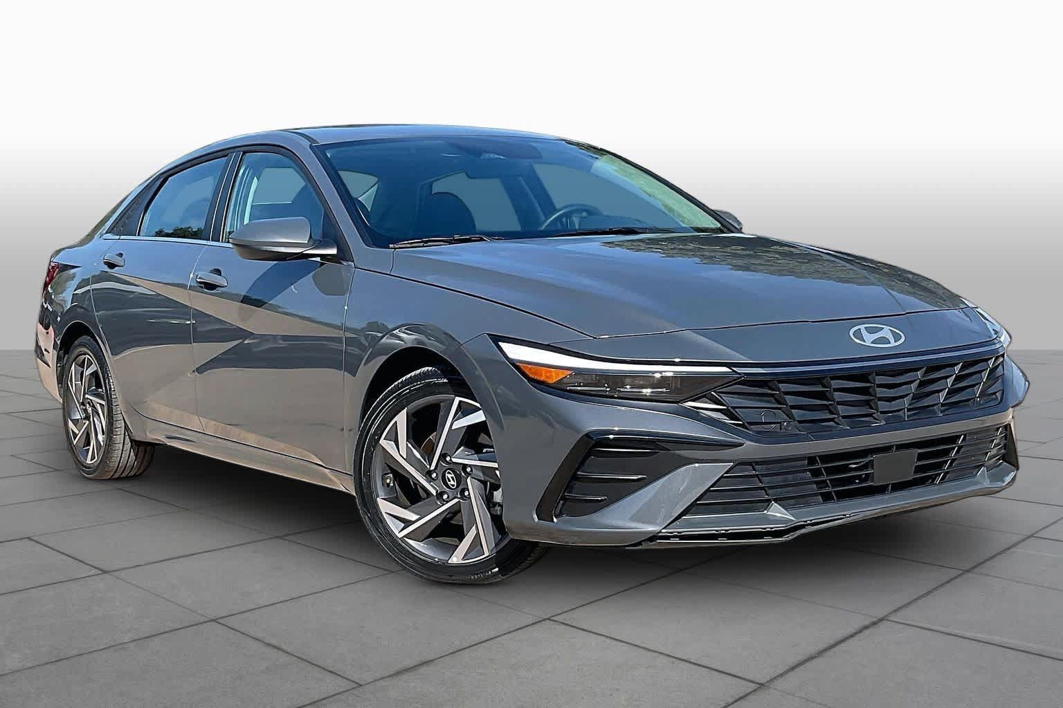 Certified 2025 Hyundai Elantra SEL FWD image 3