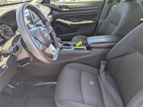 Used 2024 Nissan Altima 2.5 SV FWD image 26