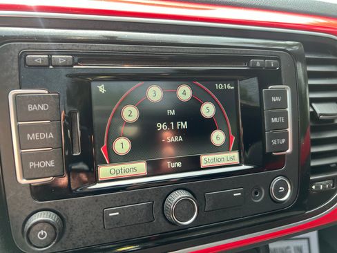 Used 2015 Volkswagen Beetle TDI FWD image 26