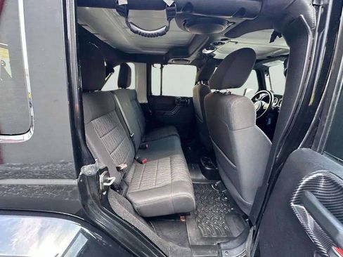 Used 2012 Jeep Wrangler Unlimited Sahara AWD/4WD image 19