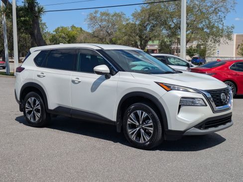 Used 2021 Nissan Rogue SV FWD image 2