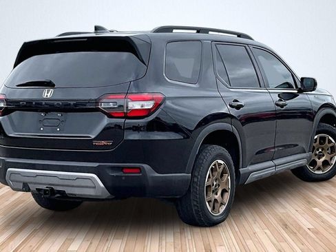Used 2024 Honda Pilot TrailSport image 2