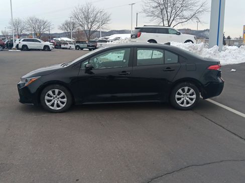 Used 2025 Toyota Corolla LE image 8