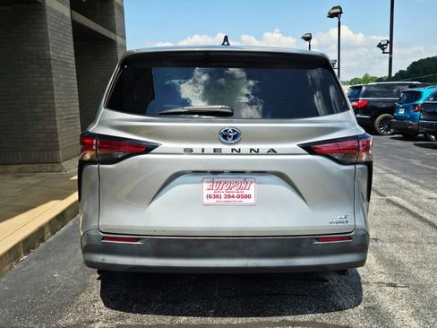Used 2021 Toyota Sienna LE FWD image 7