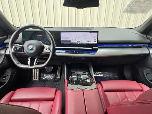 Used 2025 BMW i5 xDrive40 w/ M Sport Package AWD/4WD image 13