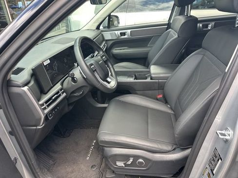 Used 2025 Hyundai Santa Fe SEL FWD image 18