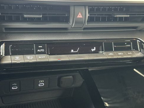 Certified 2025 Toyota Prius LE image 23