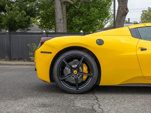 Used 2013 Ferrari 458 Spider RWD image 32