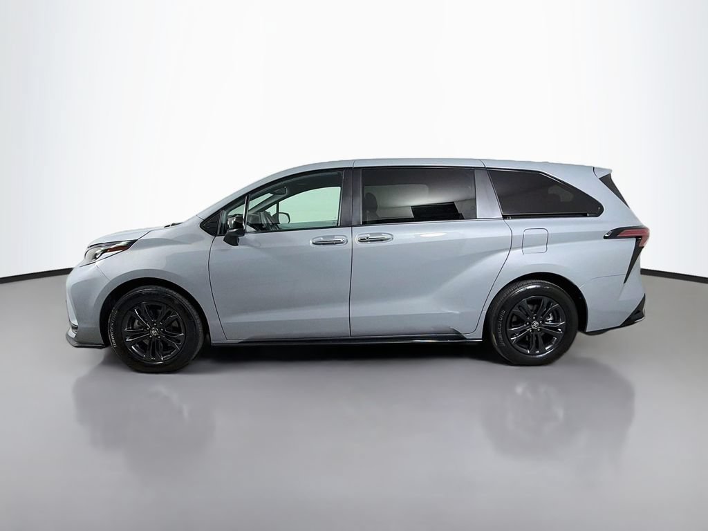 Used 2025 Toyota Sienna XSE AWD/4WD image 9