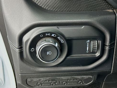 Used 2025 Jeep Wrangler Unlimited Rubicon image 17