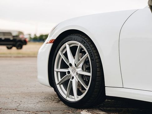 Used 2024 Porsche 911 Targa 4 w/ Premium Package image 10