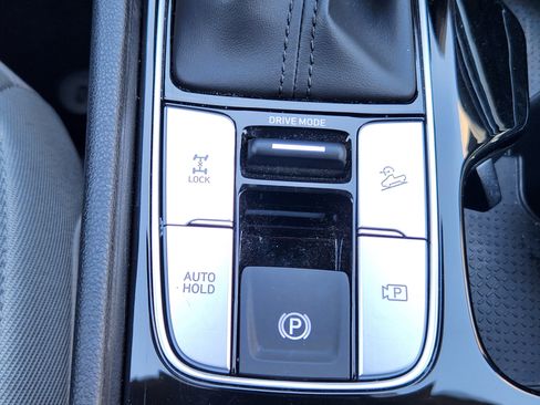 Certified 2025 Hyundai Santa Cruz SE AWD/4WD image 32