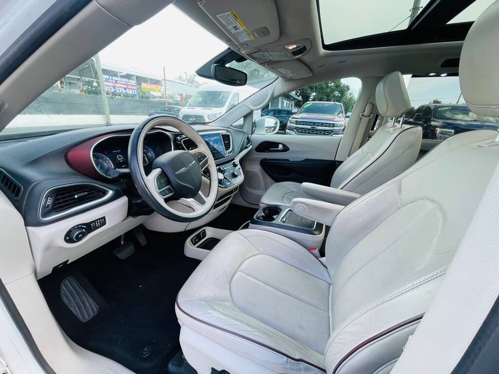 Used 2020 Chrysler Pacifica Limited FWD image 12