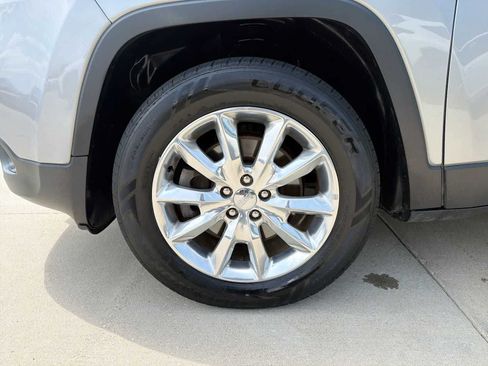 Used 2017 Jeep Cherokee Limited AWD/4WD image 10