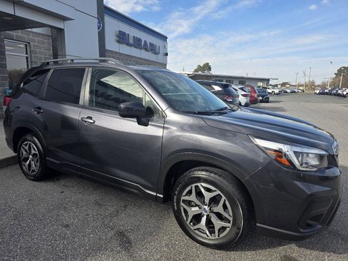 Used 2019 Subaru Forester Premium image 3