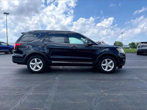 Used 2019 Ford Explorer XLT w/ Equipment Group 202A FWD image 7