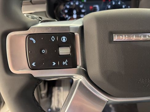 Used 2024 Land Rover Discovery Dynamic SE image 12