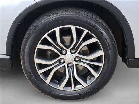 Used 2016 Mitsubishi Outlander SE AWD/4WD image 25