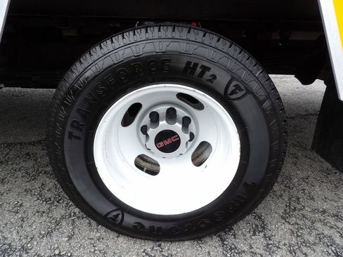 Used 2019 GMC Savana 3500 Extended w/ Driver Convenience Package image 42