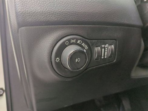 Used 2019 Jeep Compass Latitude w/ Popular Equipment Group image 17