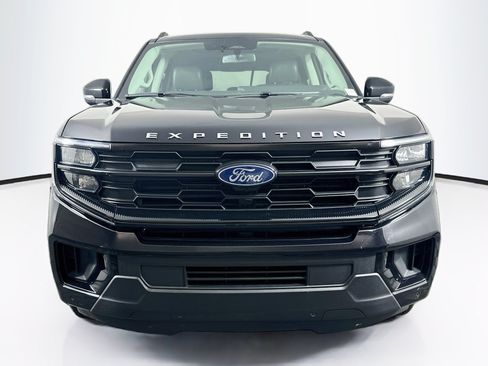 Used 2025 Ford Expedition Active AWD/4WD image 2