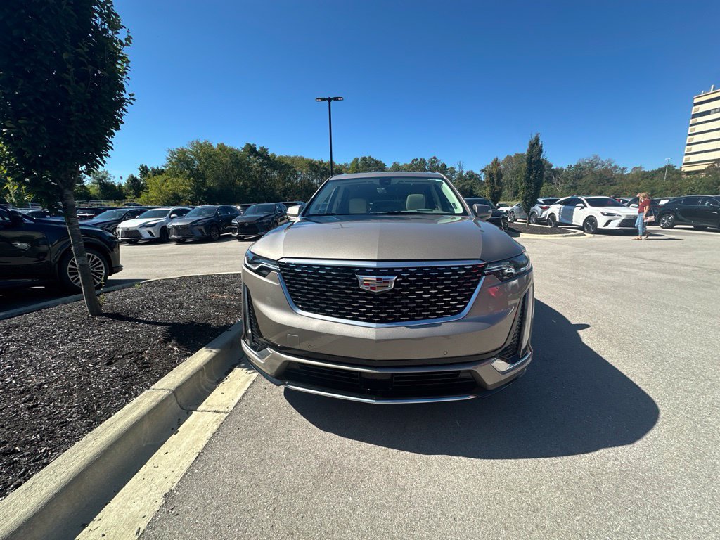 Used 2023 Cadillac XT6 Premium Luxury w/ Technology Package AWD/4WD image 9