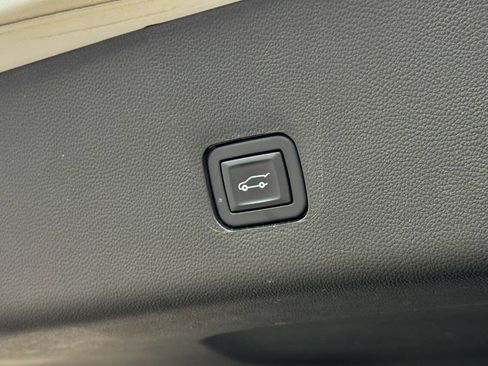 Used 2020 Chevrolet Traverse RS w/ LPO, Floor Liner Package image 18