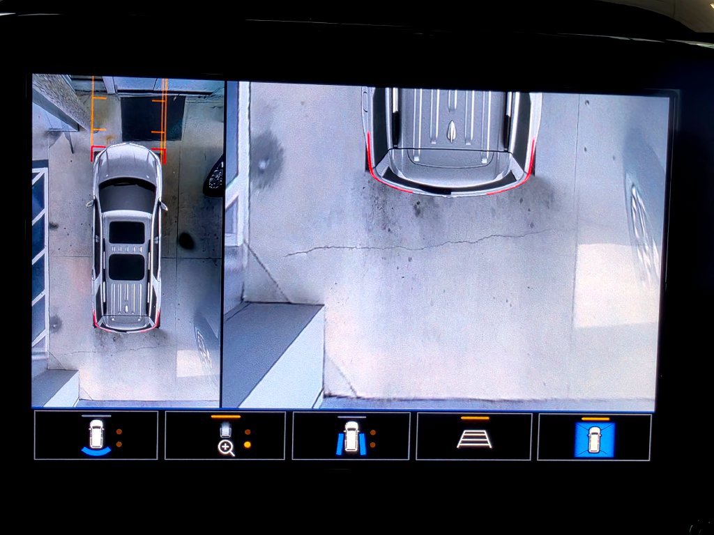 Used 2023 Chevrolet Traverse LT w/ LT Premium Package AWD/4WD image 60