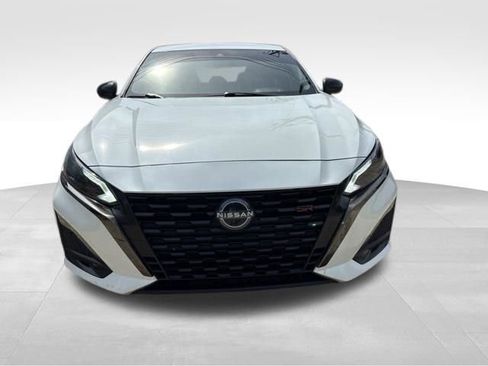 Used 2023 Nissan Altima 2.5 SR w/ SR Premium Package FWD image 6