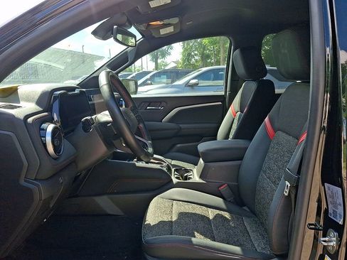 Used 2023 Chevrolet Colorado Z71 w/ Z71 Convenience Package 2 AWD/4WD image 13