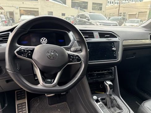Used 2024 Volkswagen Tiguan SE R-Line image 9