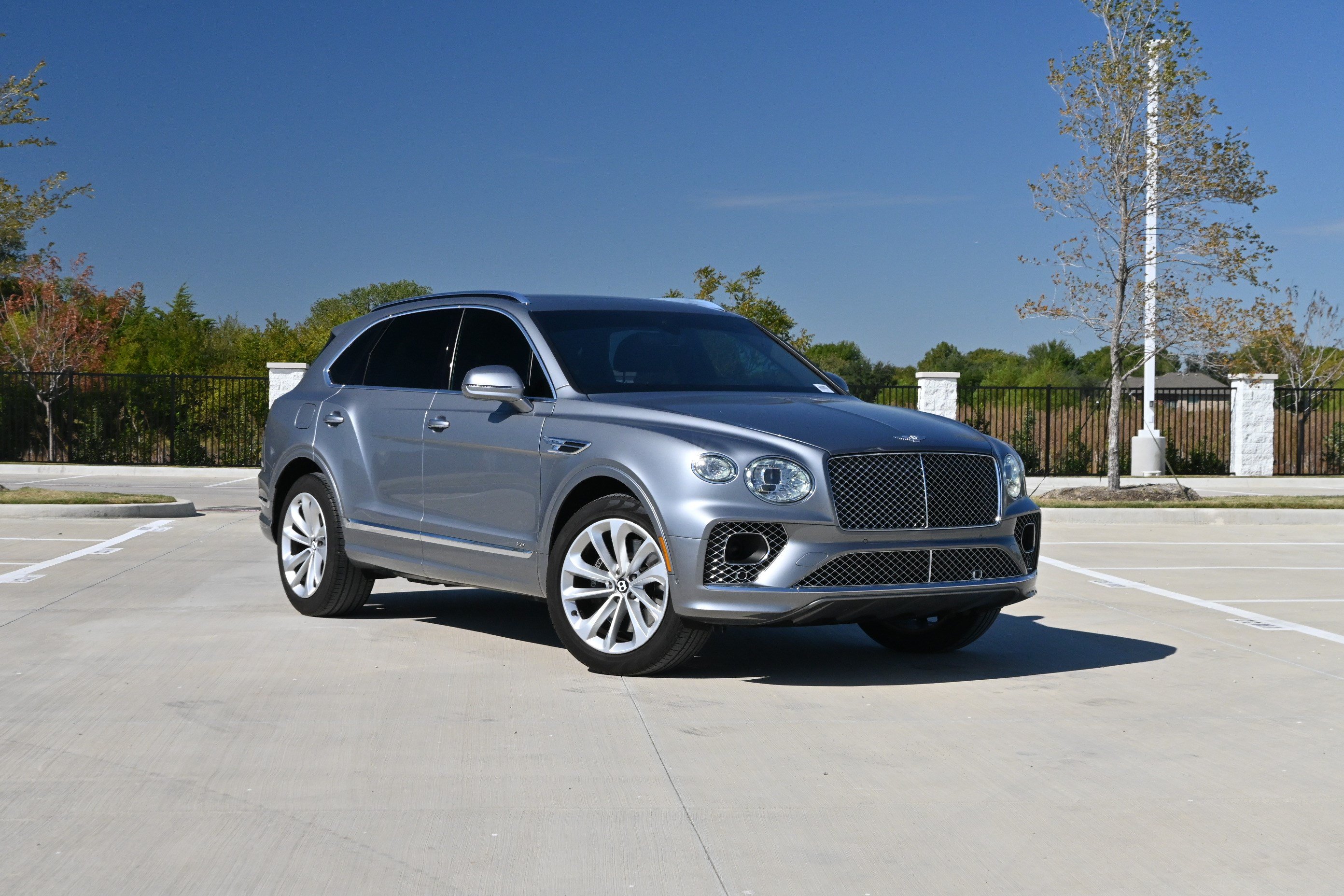 Used 2021 Bentley Bentayga AWD/4WD image 2