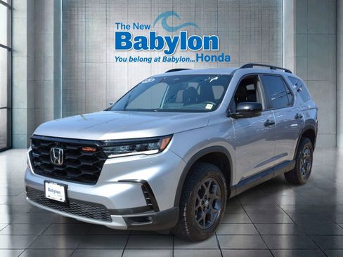 Used 2025 Honda Pilot TrailSport image 1
