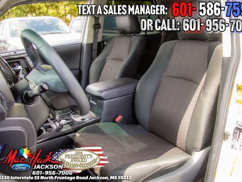 Used 2020 Toyota 4Runner TRD Off-Road AWD/4WD image 9