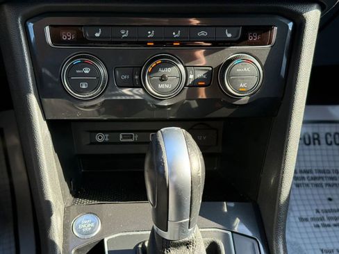 Used 2018 Volkswagen Tiguan SE AWD/4WD image 34