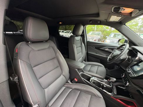 Used 2023 Chevrolet TrailBlazer RS w/ Sun and Liftgate Package image 8
