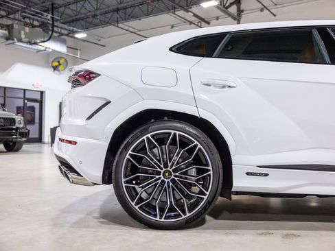 Used 2025 Lamborghini Urus SE image 25
