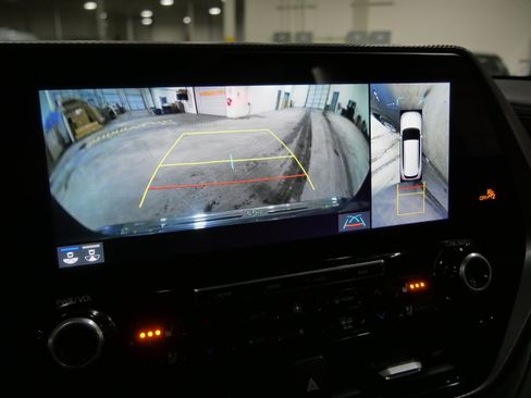 Certified 2020 Toyota Highlander Platinum image 32