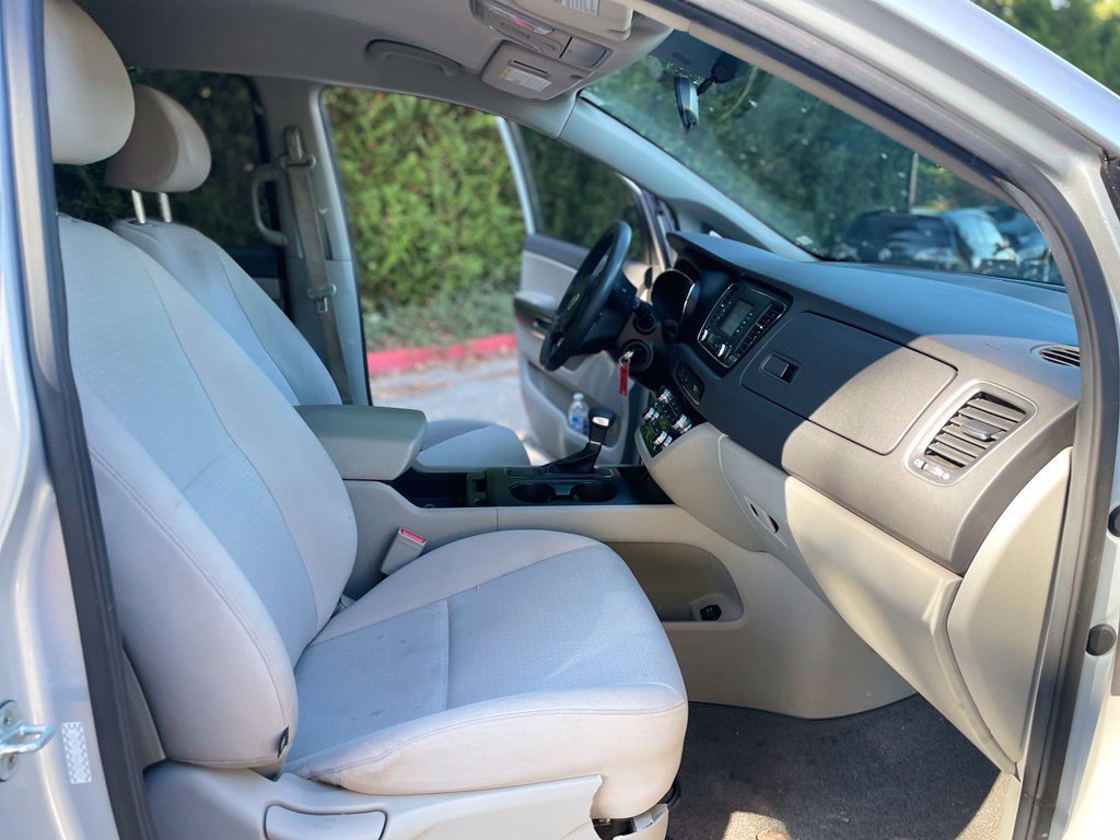 Used 2017 Kia Sedona L FWD image 26